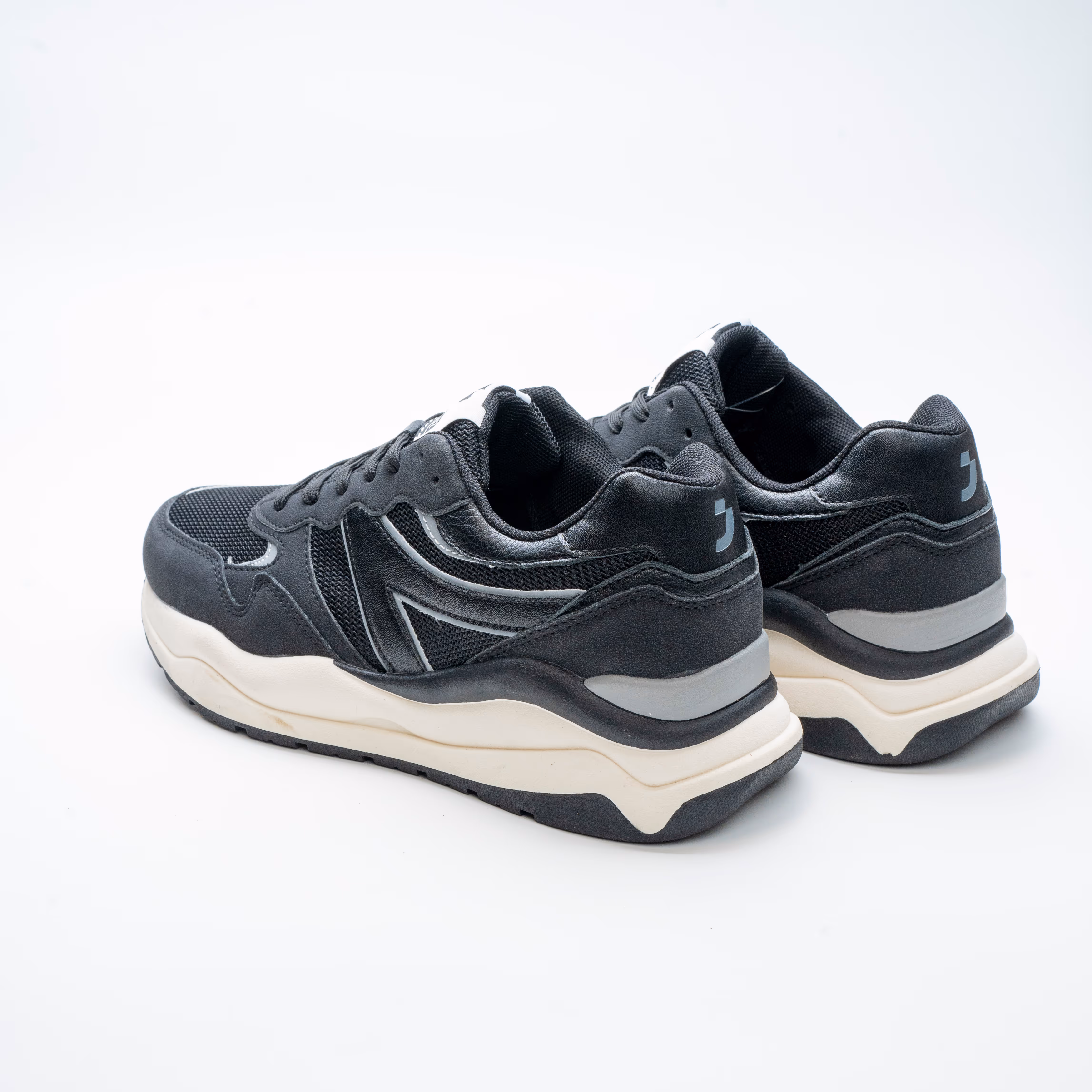 597216-BLK-SIL_2